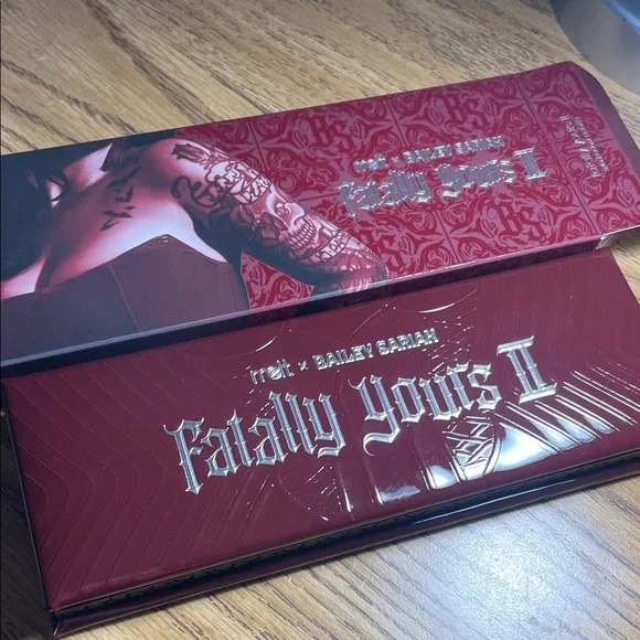 Melt x Bailey Sarian eyeshadow palette - Picture 5 of 6